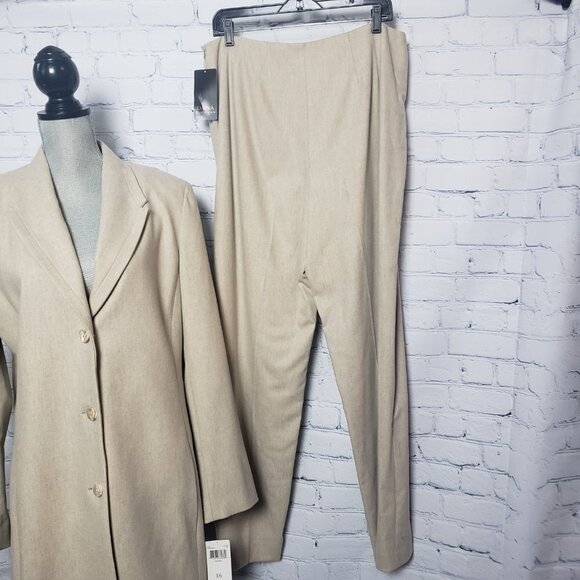 Dana Buchman Wool / cashmere Suit. Made in Italy designer NWT - Picture 3 of 12